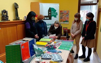 Entrega de material escolar al IES Pedro de Luna