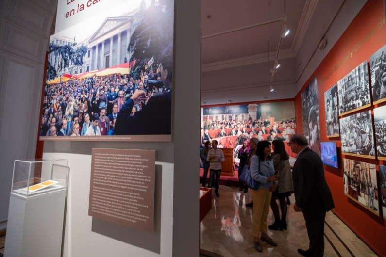Una exposición en el palacio de Sástago acerca a los aragoneses la historia y los logros del Estatuto de Autonomía